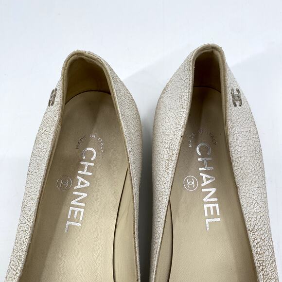 CHANEL 37 white distressed leather pointed toe flats - Picture 4 of 10